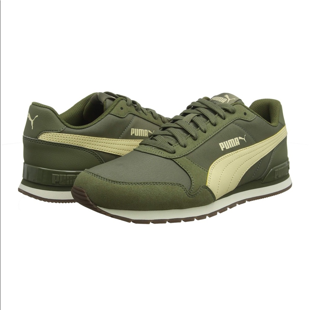 NWOT PUMA Unisex st runner V2 Sneaker
